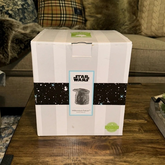 NWT Scentsy Home Authentic STAR WARS Millennium Falcon Full Size Warmer - Picture 2 of 12